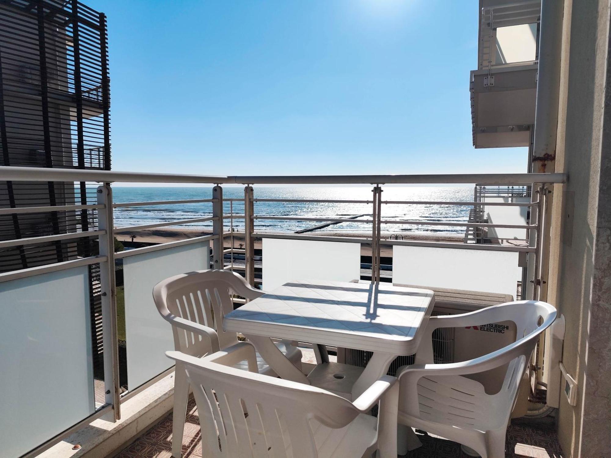 Diplomatic Fronte Mare Apartment